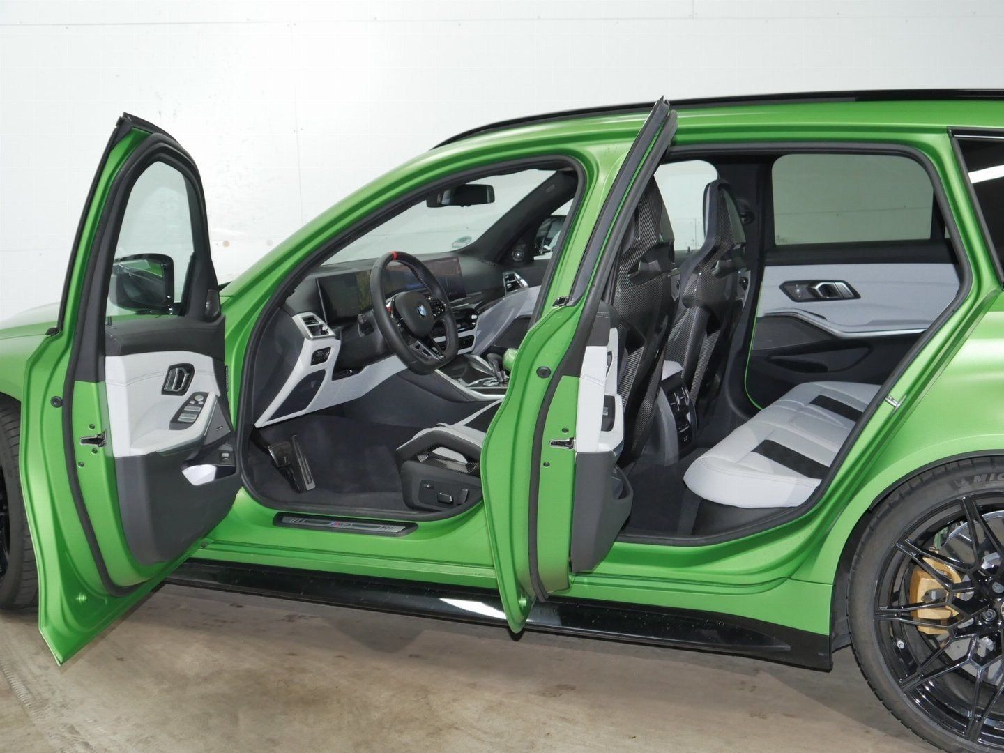 Fahrzeugabbildung BMW M3 Competition M xDrive Touring Sonderlackierung