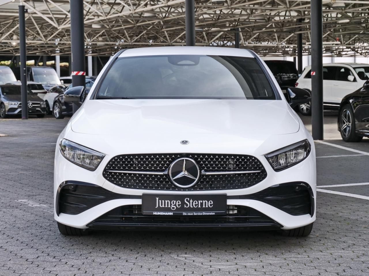 Mercedes-Benz A 180 d AMG Night Kamera SpurH ParkA Ambiente foto 2