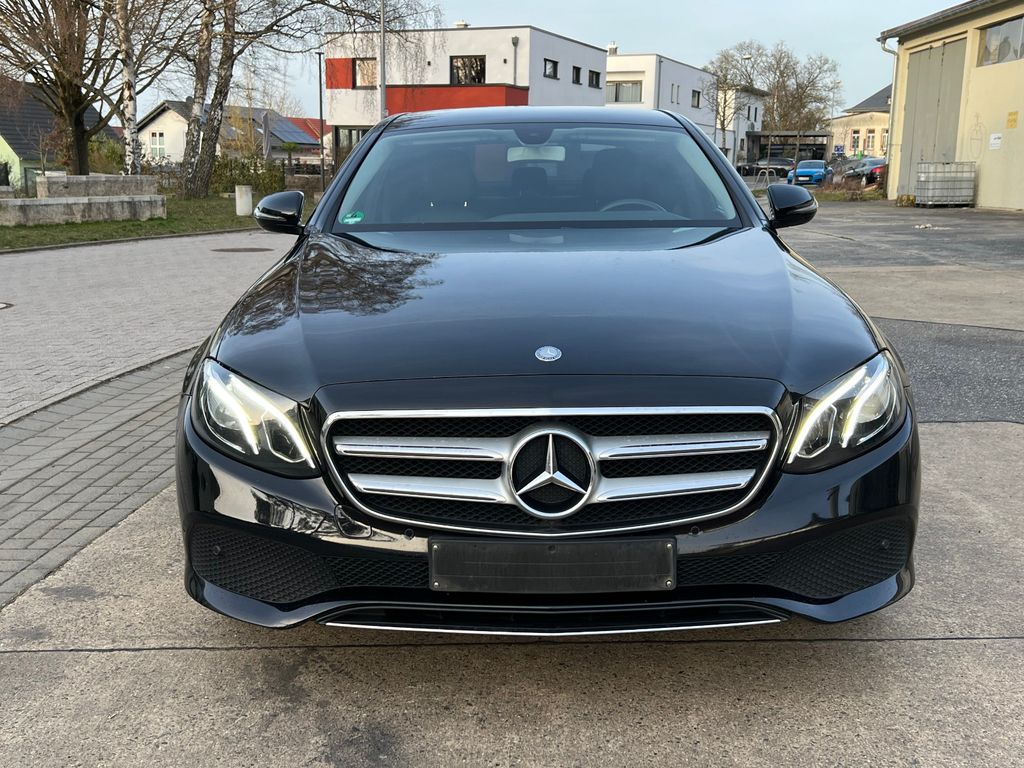 Image of Mercedes-Benz E 200