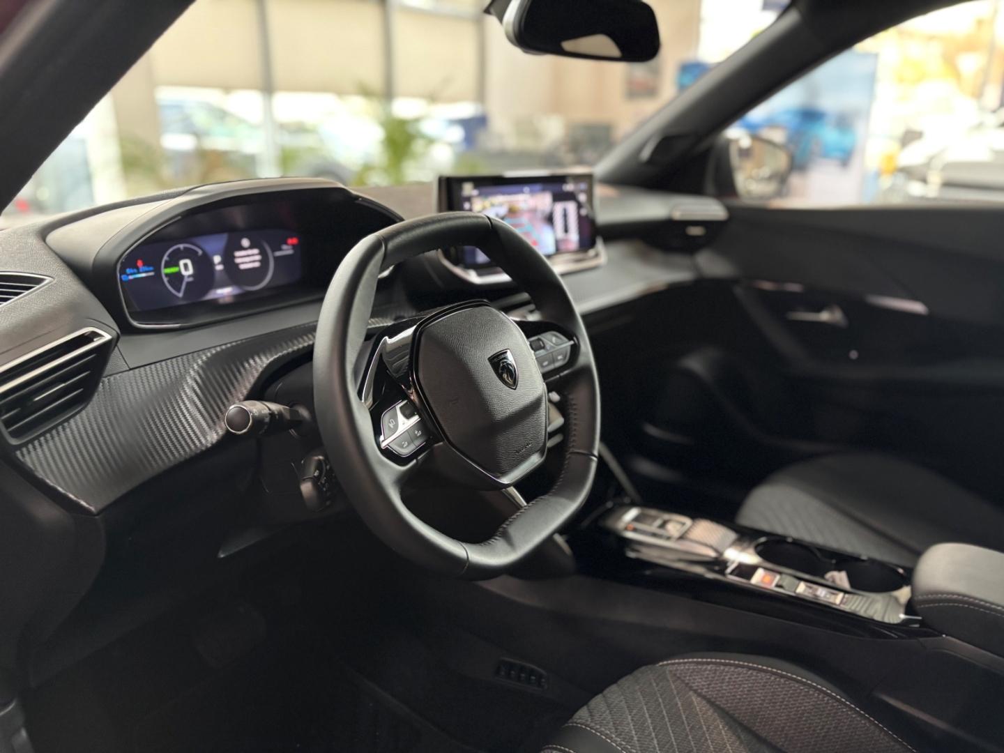 Peugeot 2008 e- Allure 156 LED SITZHEIZUNG Klimaautom.