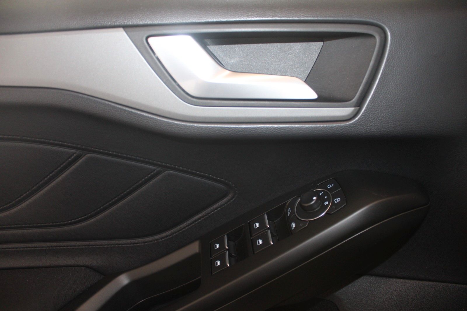 Fahrzeugabbildung Ford Focus Turnier Cool & Connect NAVI CAM WinterPak.
