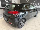 Hyundai i20 1.2 blue Style/Klima/Freisprech./PDC hinten/ - Hyundai i20: Schwarz
