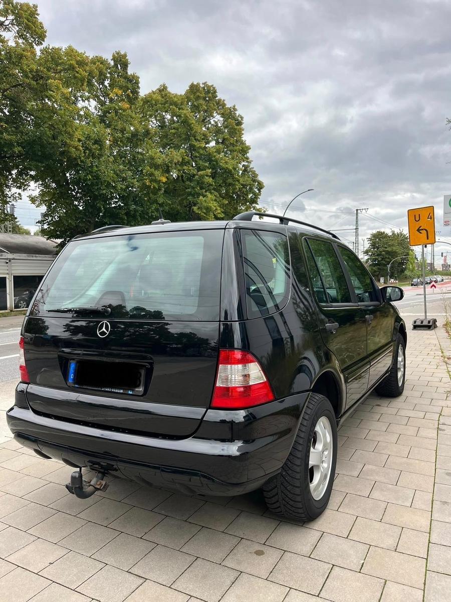 Mercedes-Benz ML 270 CDI Comand-Leder/Schw.-6 Gang Tüv 10/27