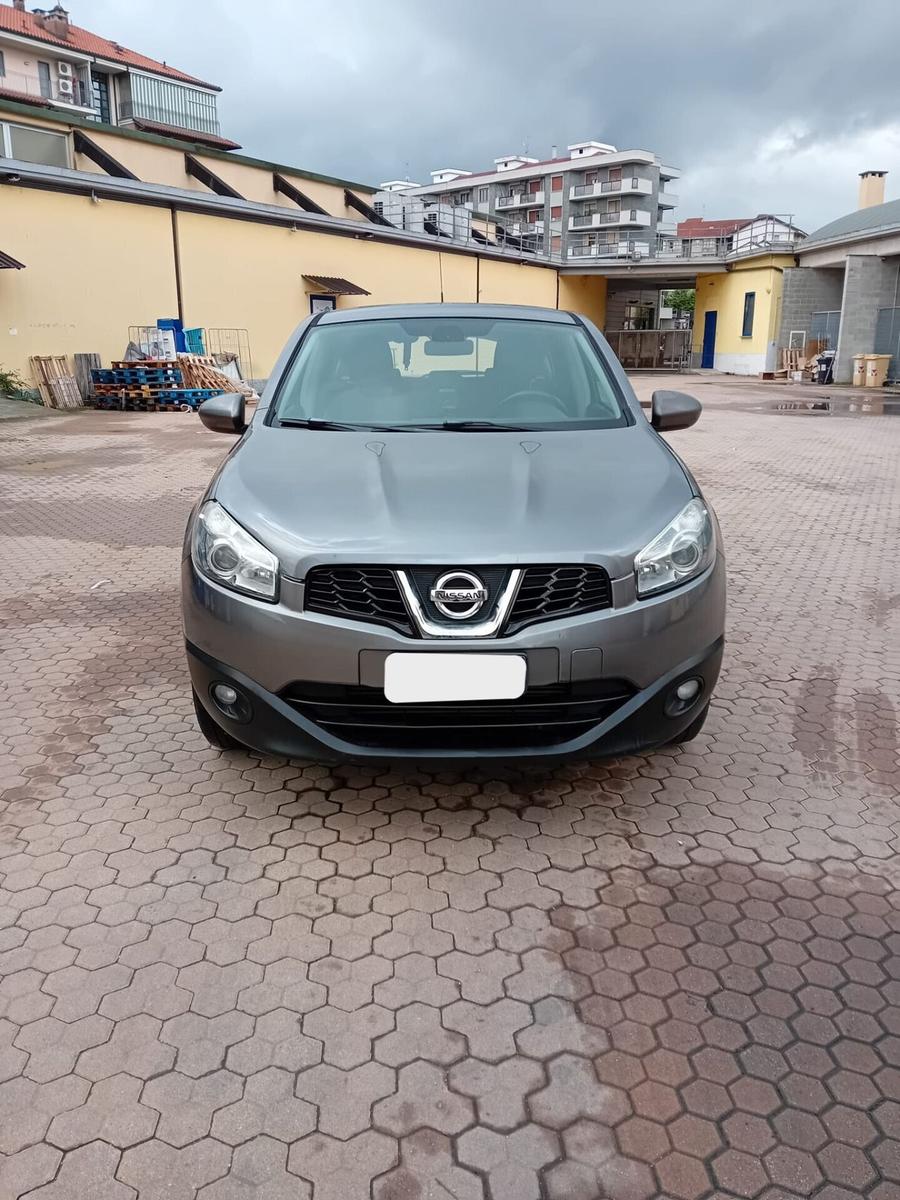 Nissan Qashqai 2013 — rear view