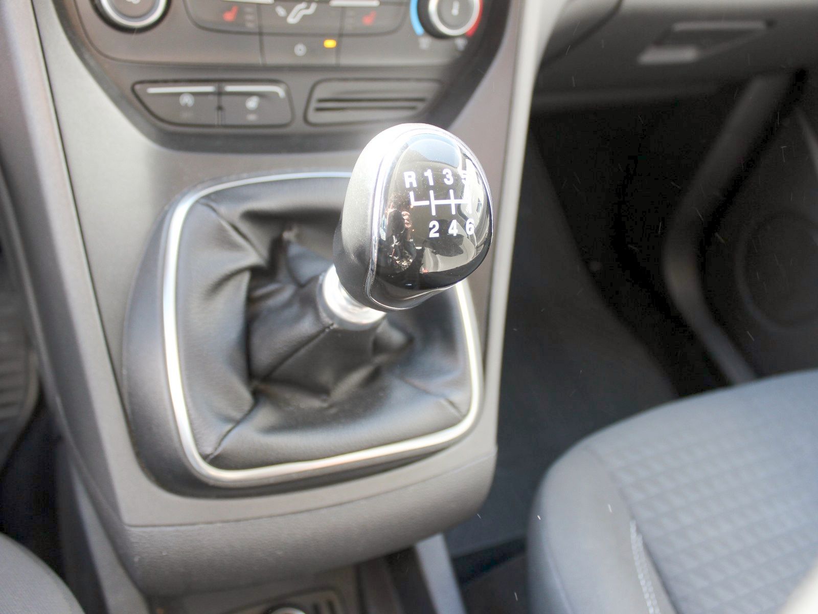 Fahrzeugabbildung Ford C-Max Trend 1,0 EcoBoost Start/Stopp
