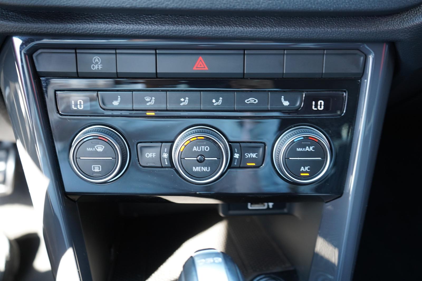 Volkswagen T-Roc 2.0 Sport 4Motion ACC Kamera AHK Teilleder