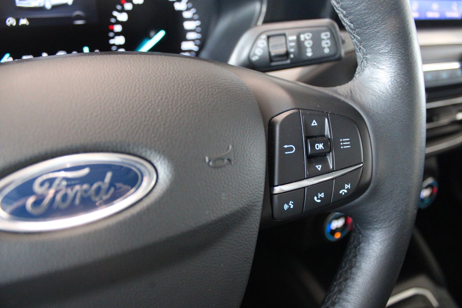 Fahrzeugabbildung Ford Focus Turnier Titanium LED CAM WinterPaket NAVI