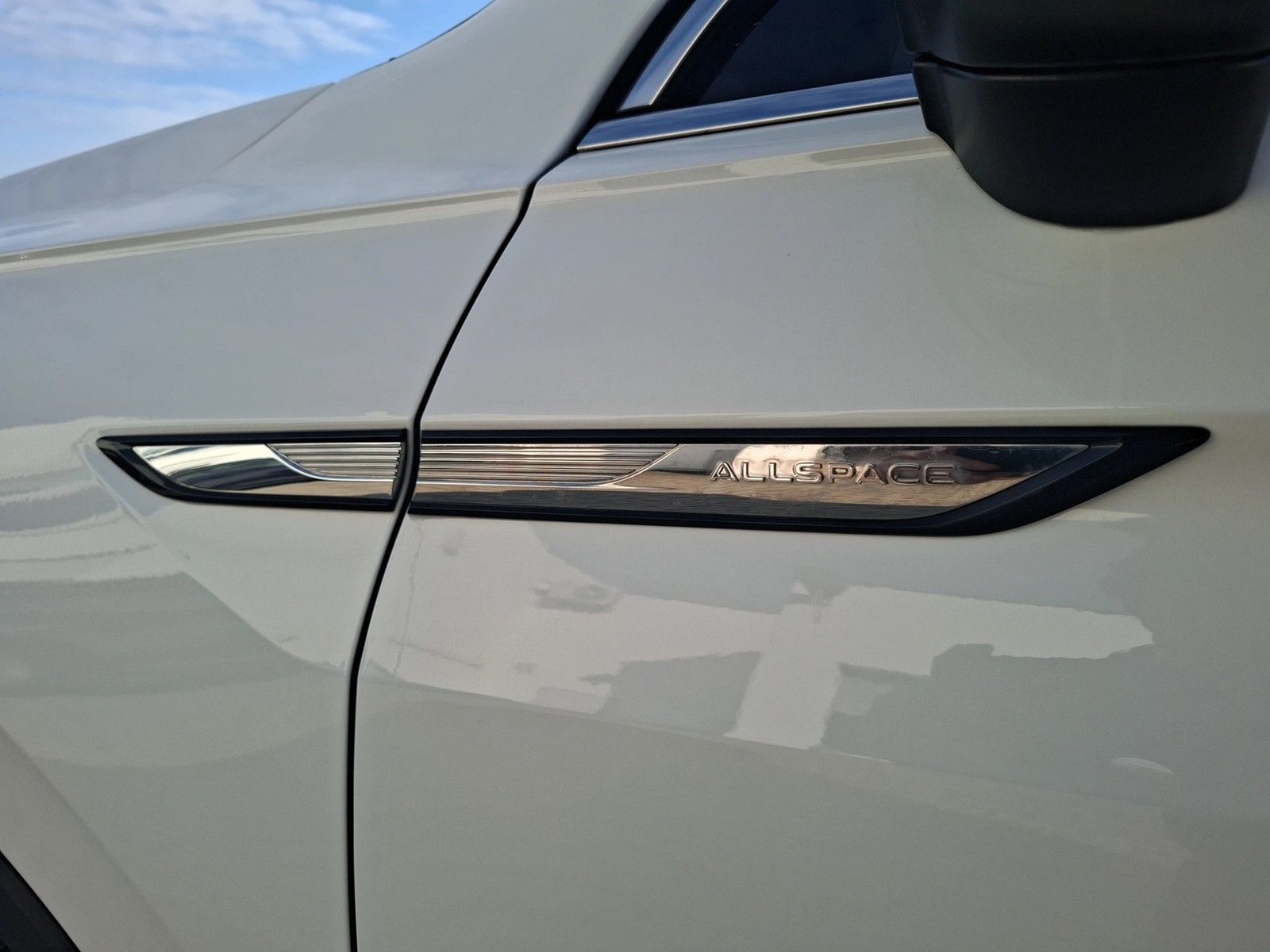 Fahrzeugabbildung Volkswagen Tiguan Allspace TSI Life DSG 7-Si LED Navi VC HU