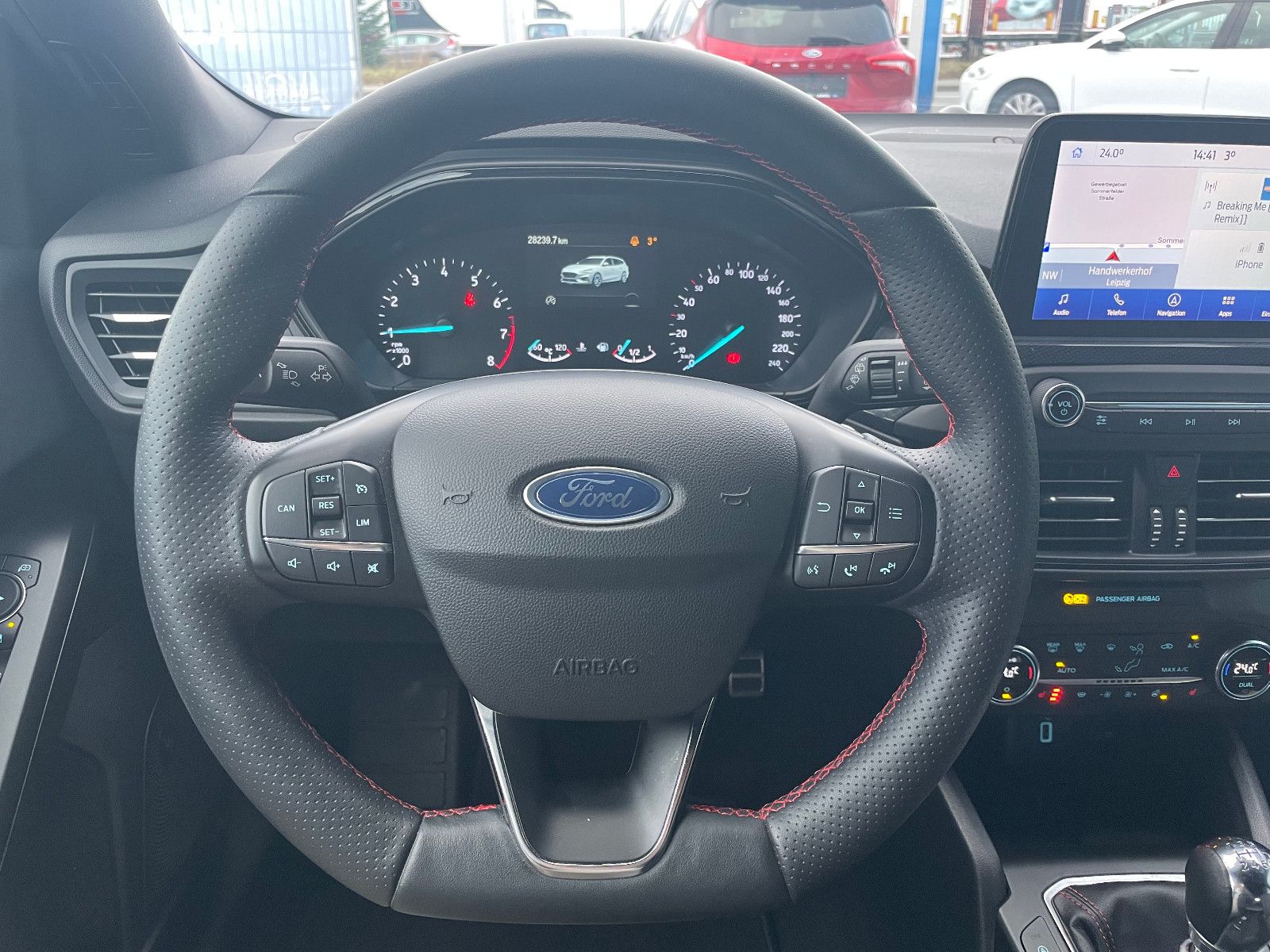 Fahrzeugabbildung Ford Focus ST-Line Hybrid Verkehrszeichenerk., Navi