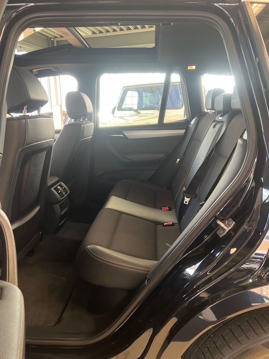 Fahrzeugabbildung BMW X3 xDrive 20 d M Sport Paket *PANO*XENON*NAVI*