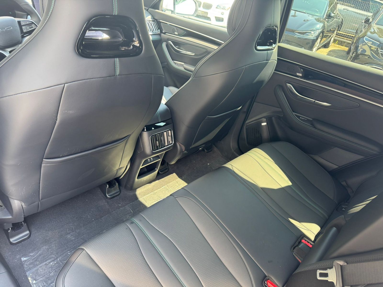 Fahrzeugabbildung BYD SEAL U DM-i PHEV PANO+HEAD+NAVI+LED+SHZ+360°+19"