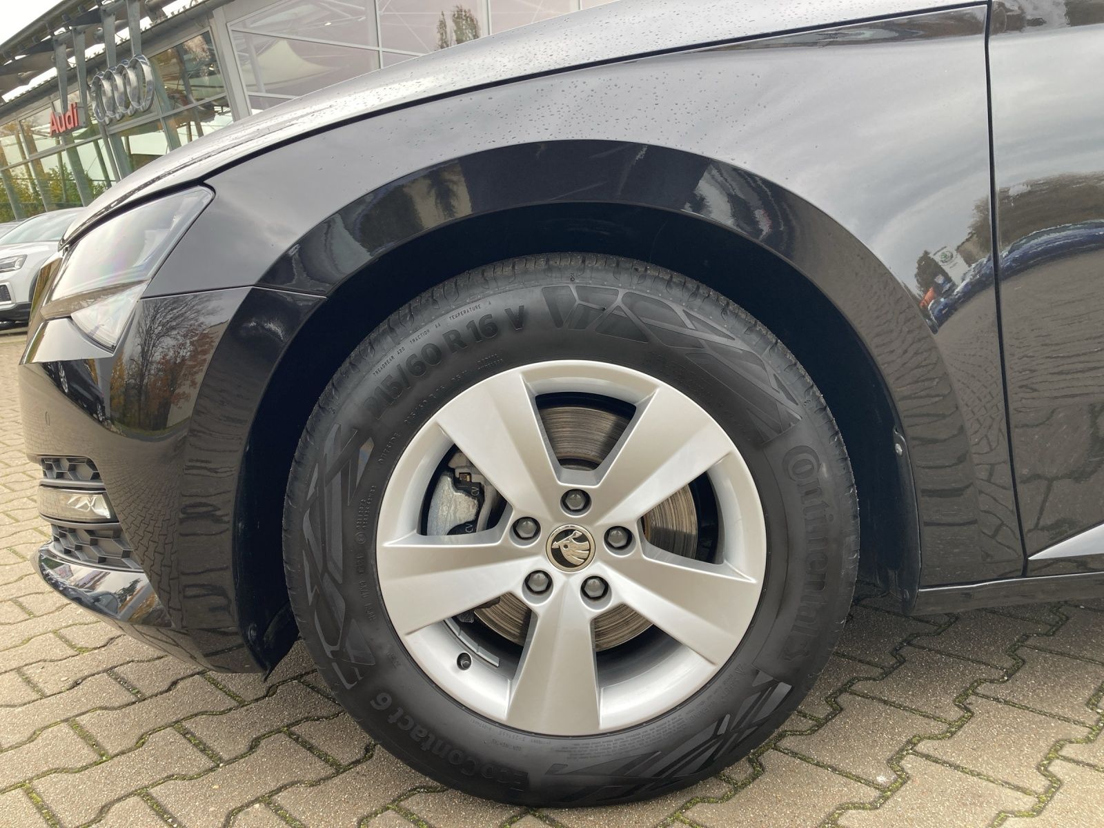 Fahrzeugabbildung SKODA Superb Combi TDI Ambition DSG LED Navi AID ACC R