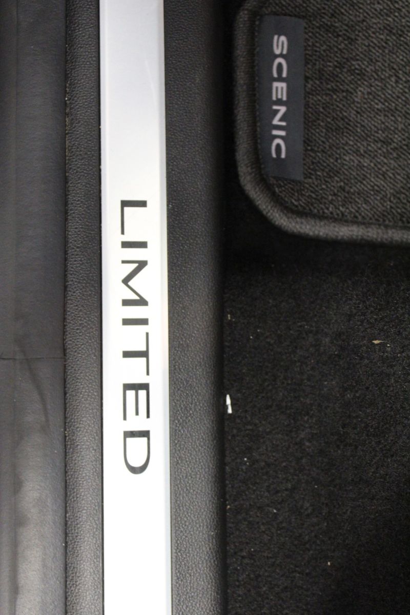 Fahrzeugabbildung Renault Grand Scenic TCe140 Limited Deluxe EDC 7-Sitzer