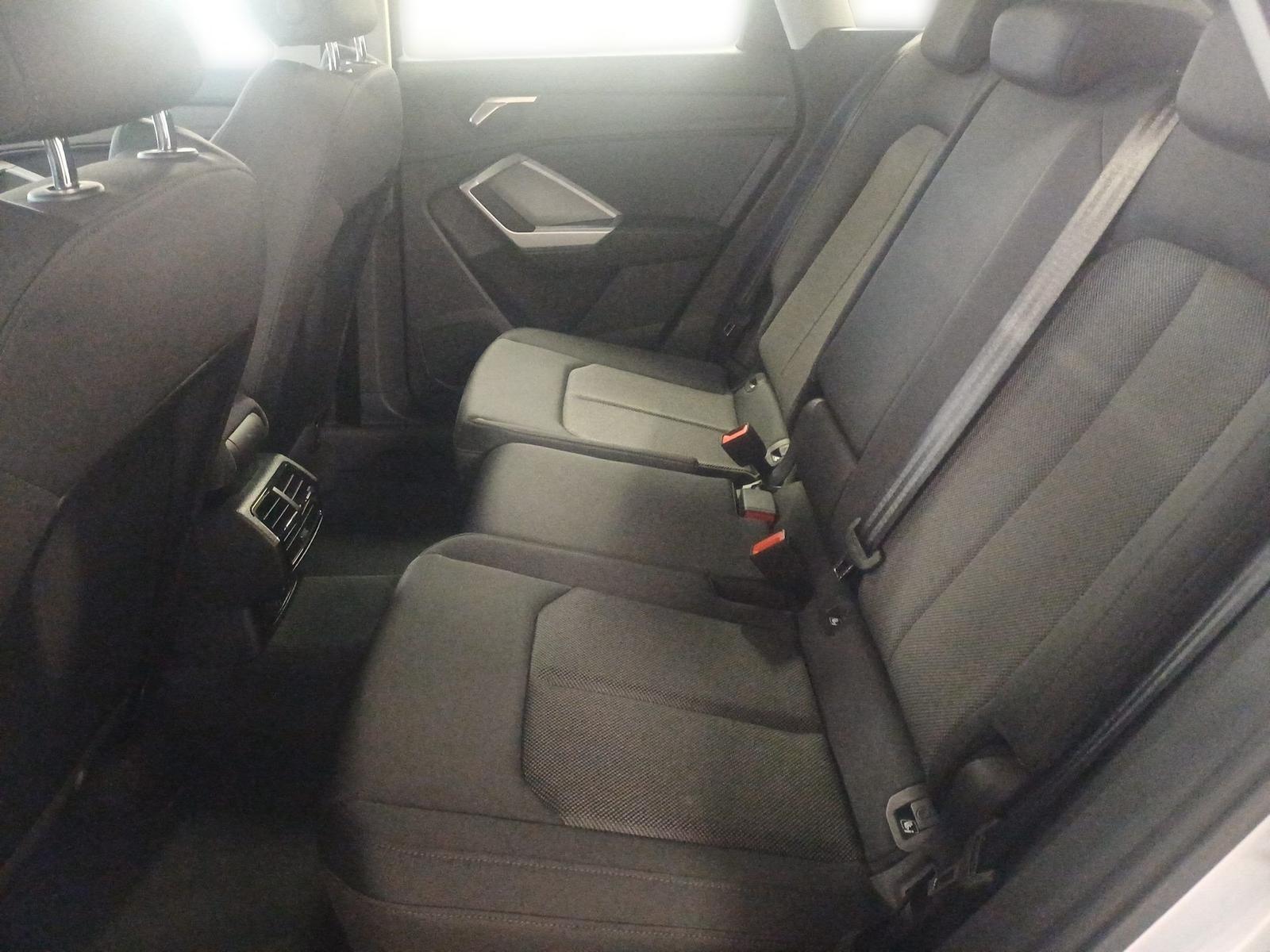 Audi Q3 *AHK*PDC*LED*SHZ*NAVI*20 LM*5J GAR* AHK LM