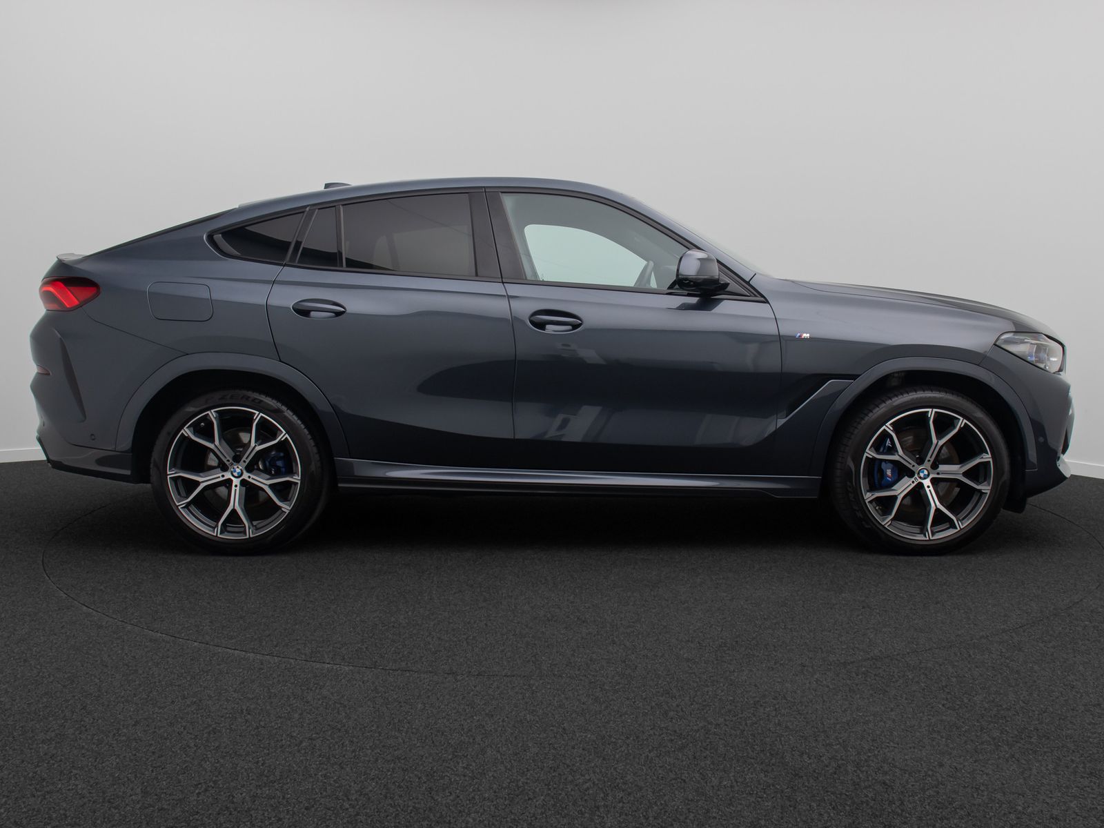 Fahrzeugabbildung BMW X6 xD30d M Sport 360&deg; HUD DAB SkyLounge H/K 21"