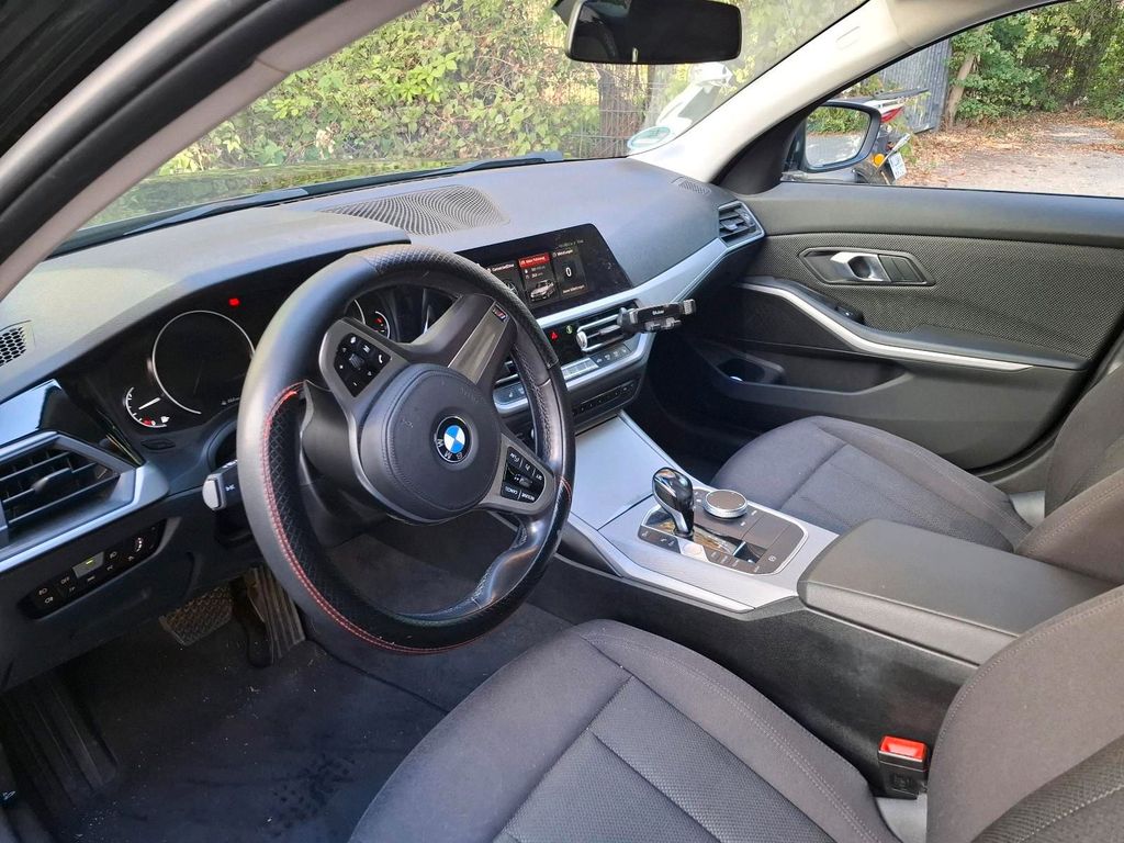 Image of BMW 320