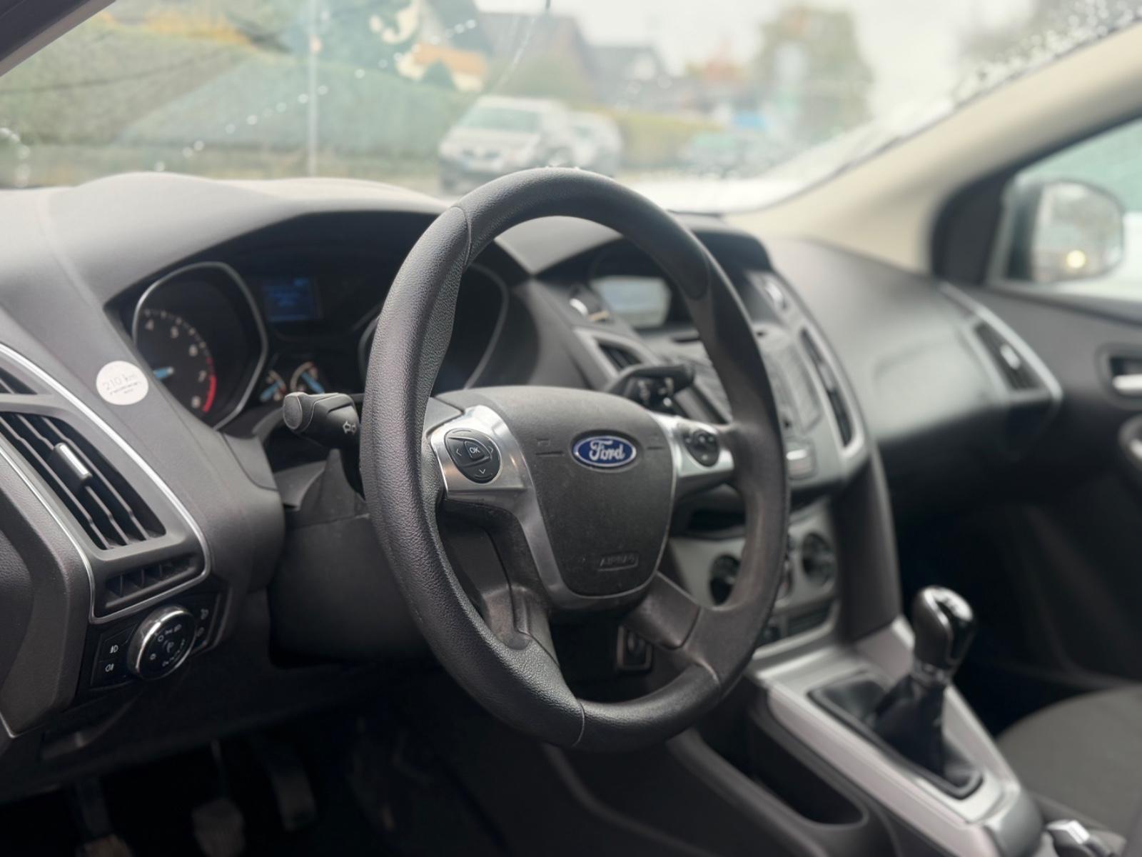 Ford Focus 2012 — photo 19