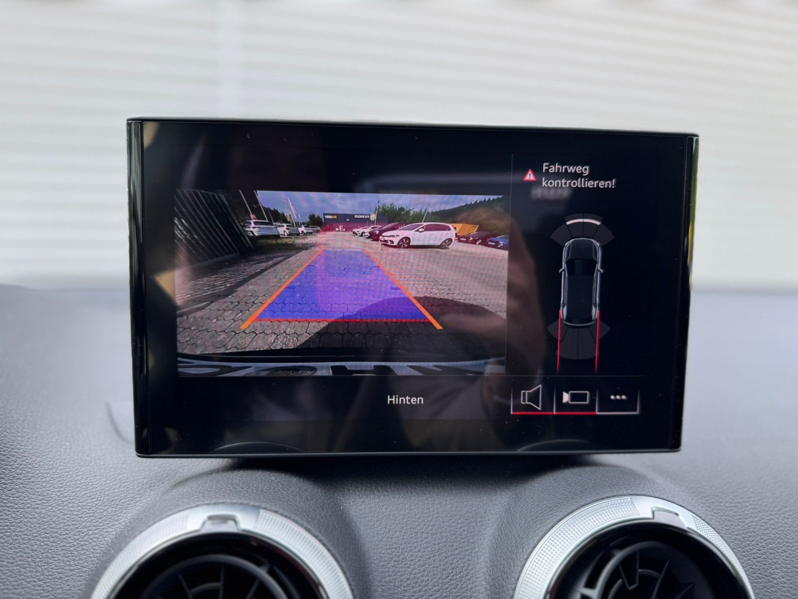 Fahrzeugabbildung Audi Q2 35 TFSI S line Navi ACC