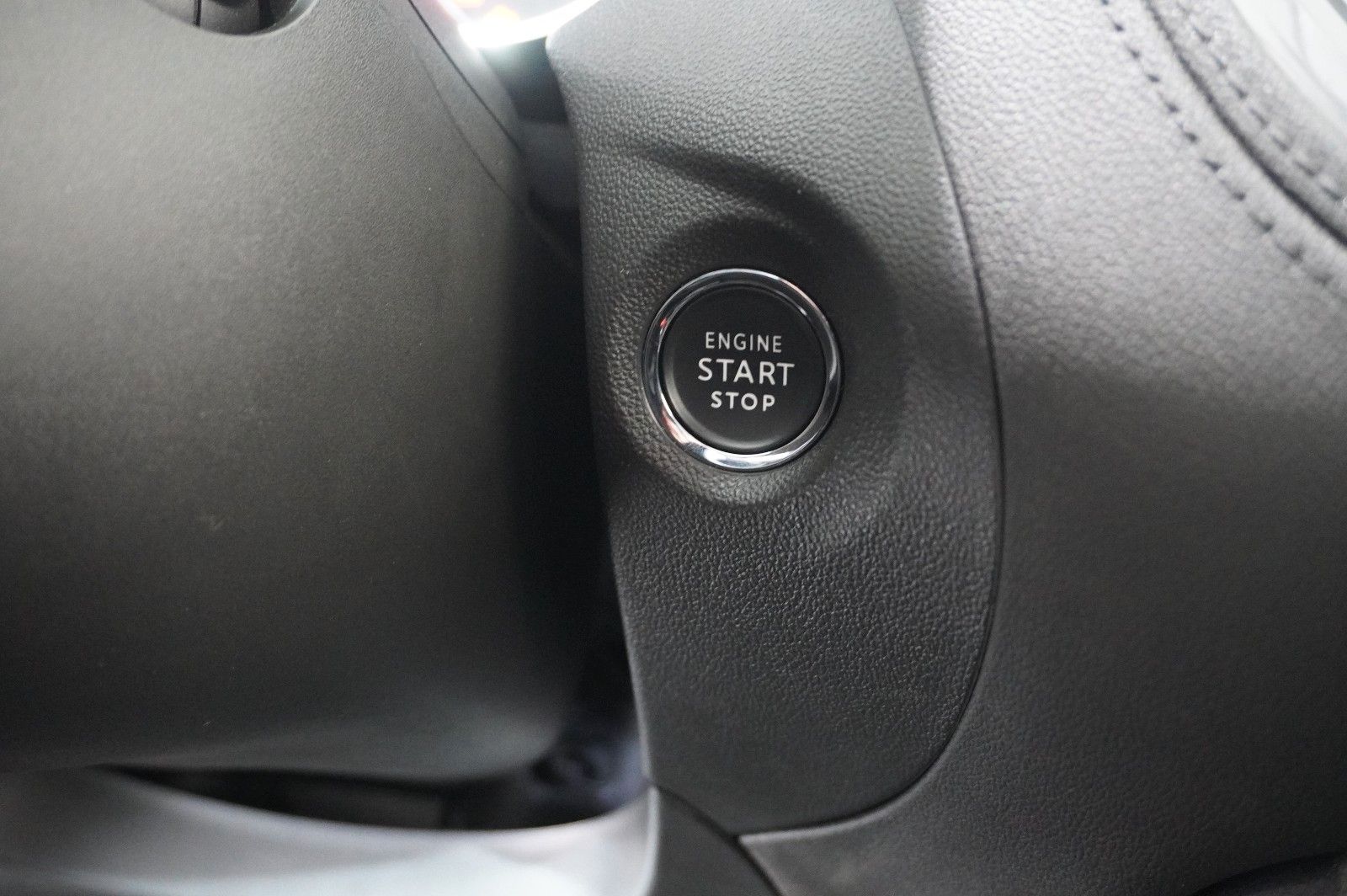 Fahrzeugabbildung Opel Grandland 1.5D ELEGANCE NAVI/LED/KAMERA/SPORT/SH