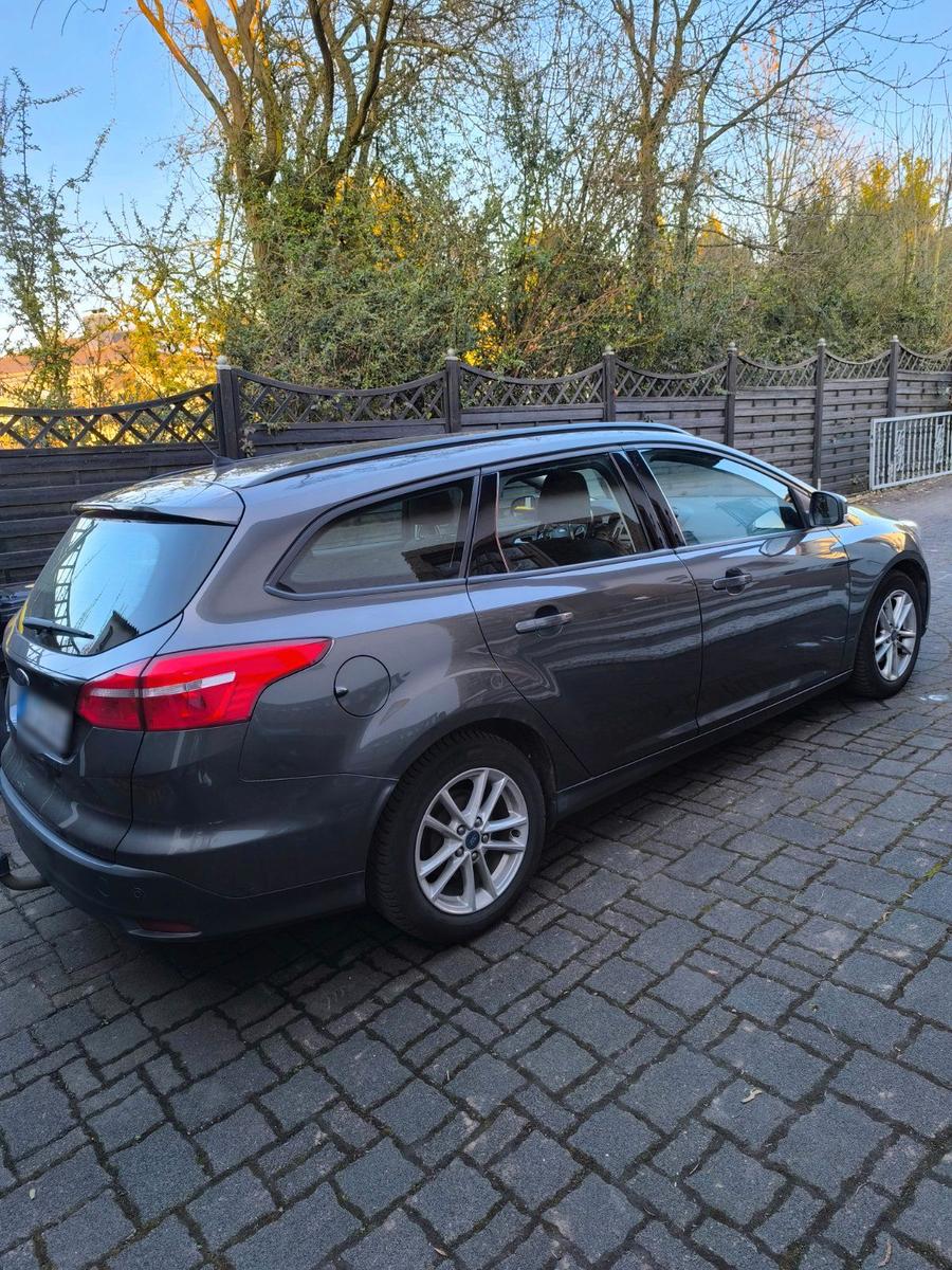 Ford Focus 2015 — interior