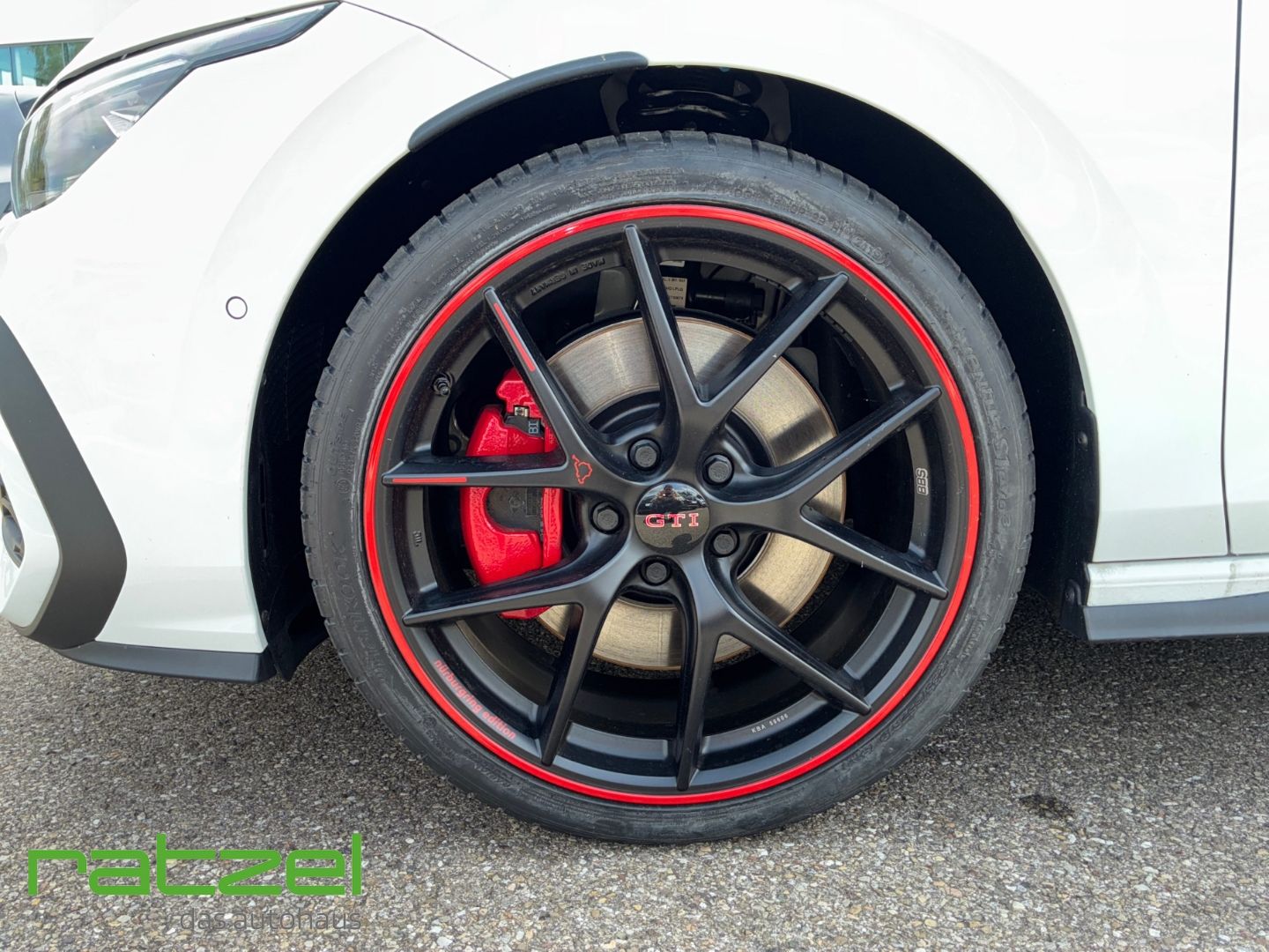 Fahrzeugabbildung Volkswagen Golf GTI VIII 2.0TSI DSG BBS-Felgen+LED+AHK+PDC