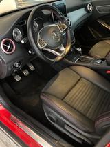 Mercedes-Benz GLA 200 AMG-Line  - rote Mercedes-Benz GLA 200