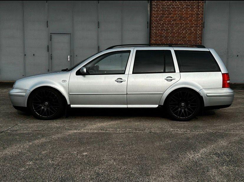 Volkswagen Golf 2004 — салон