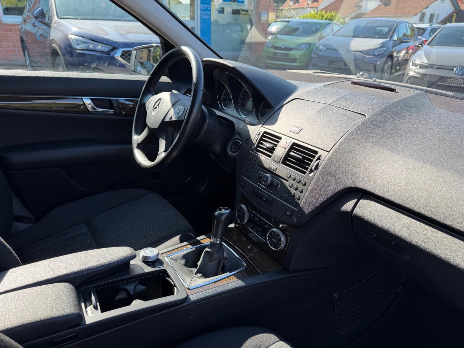 Mercedes-Benz C220 2010 — photo 7