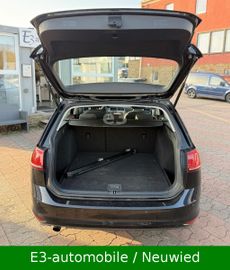 Volkswagen Golf - 6