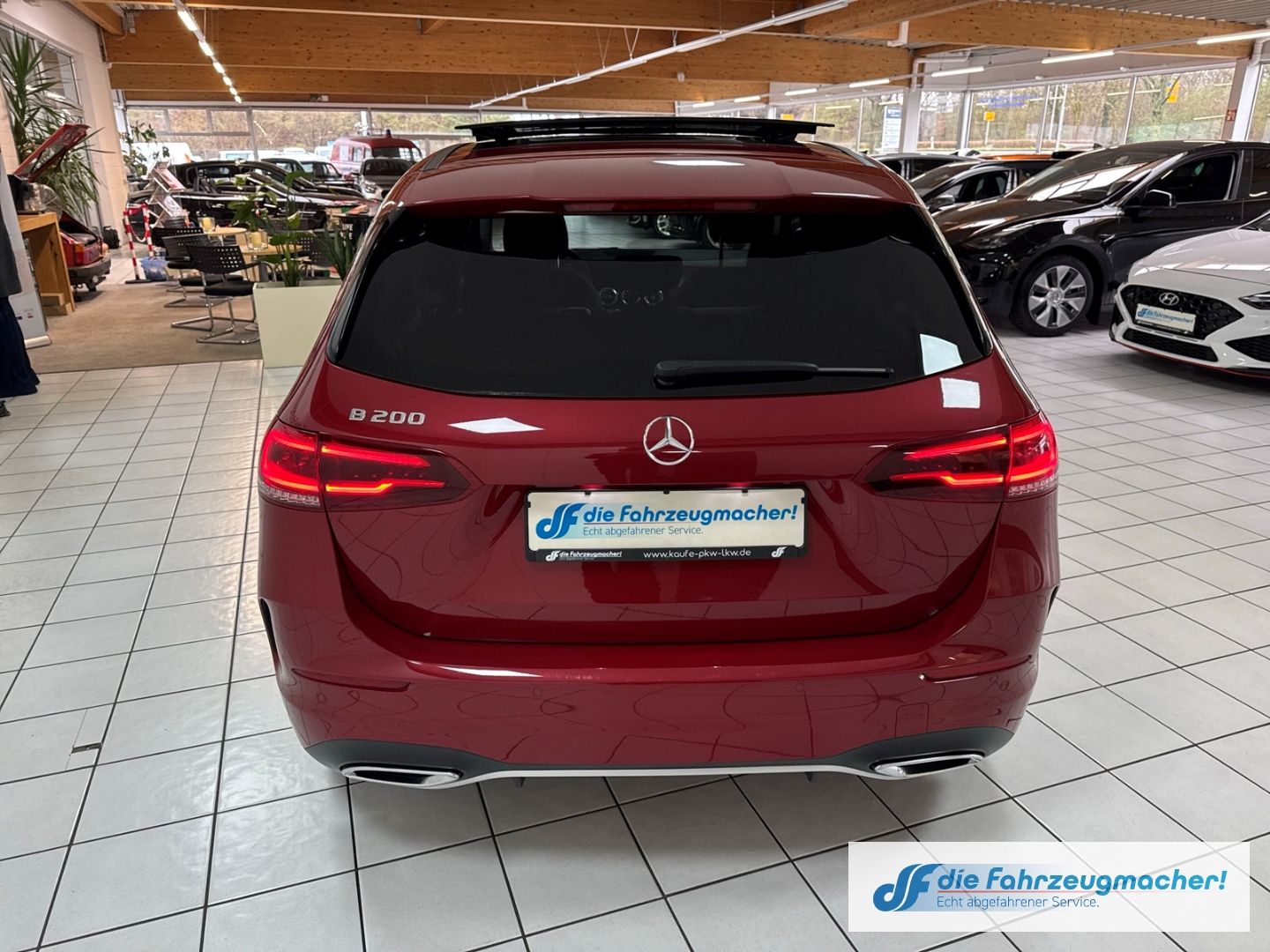 Fahrzeugabbildung Mercedes-Benz B 200 Sportpaket AHK-klappbar El. Panodach Navi