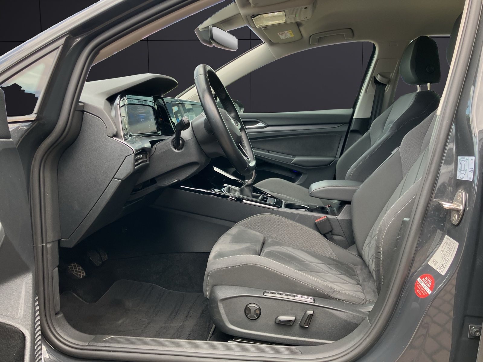 Fahrzeugabbildung Volkswagen Golf VIII Variant TSI Style LED ACC App-Connect