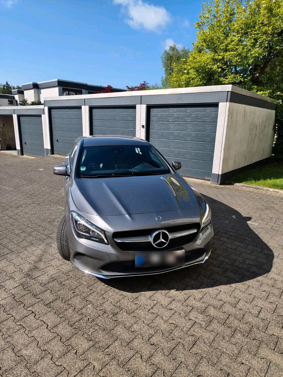 MERCEDES-BENZ Mercedes-Benz CLA 200