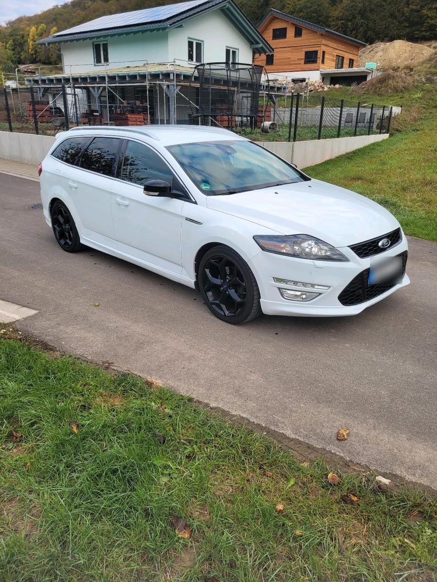 Ford Mondeo 2013 — rear view