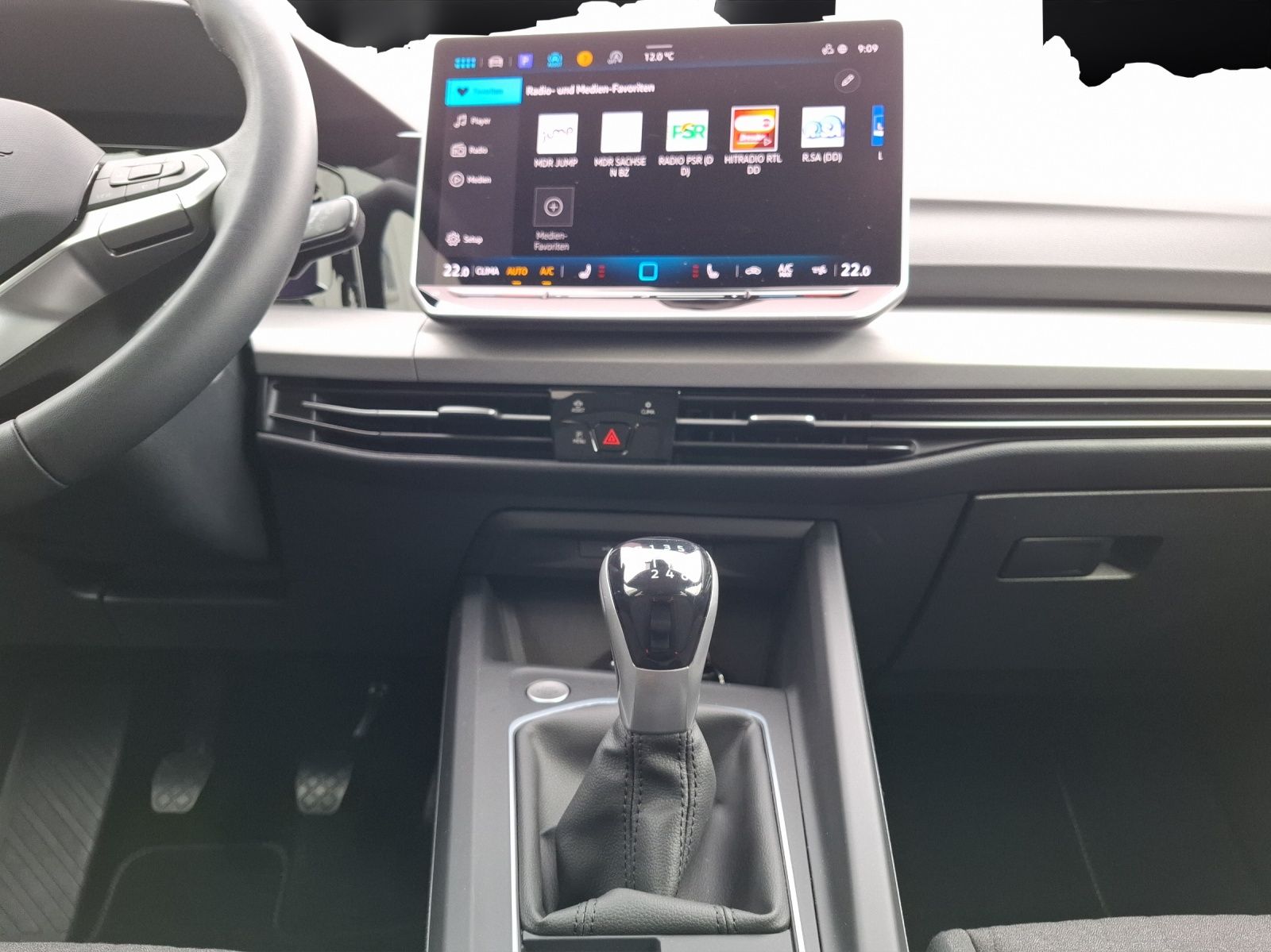 Fahrzeugabbildung Volkswagen Golf VIII TSI Life LED CarPlay AID ACC Park-Assi