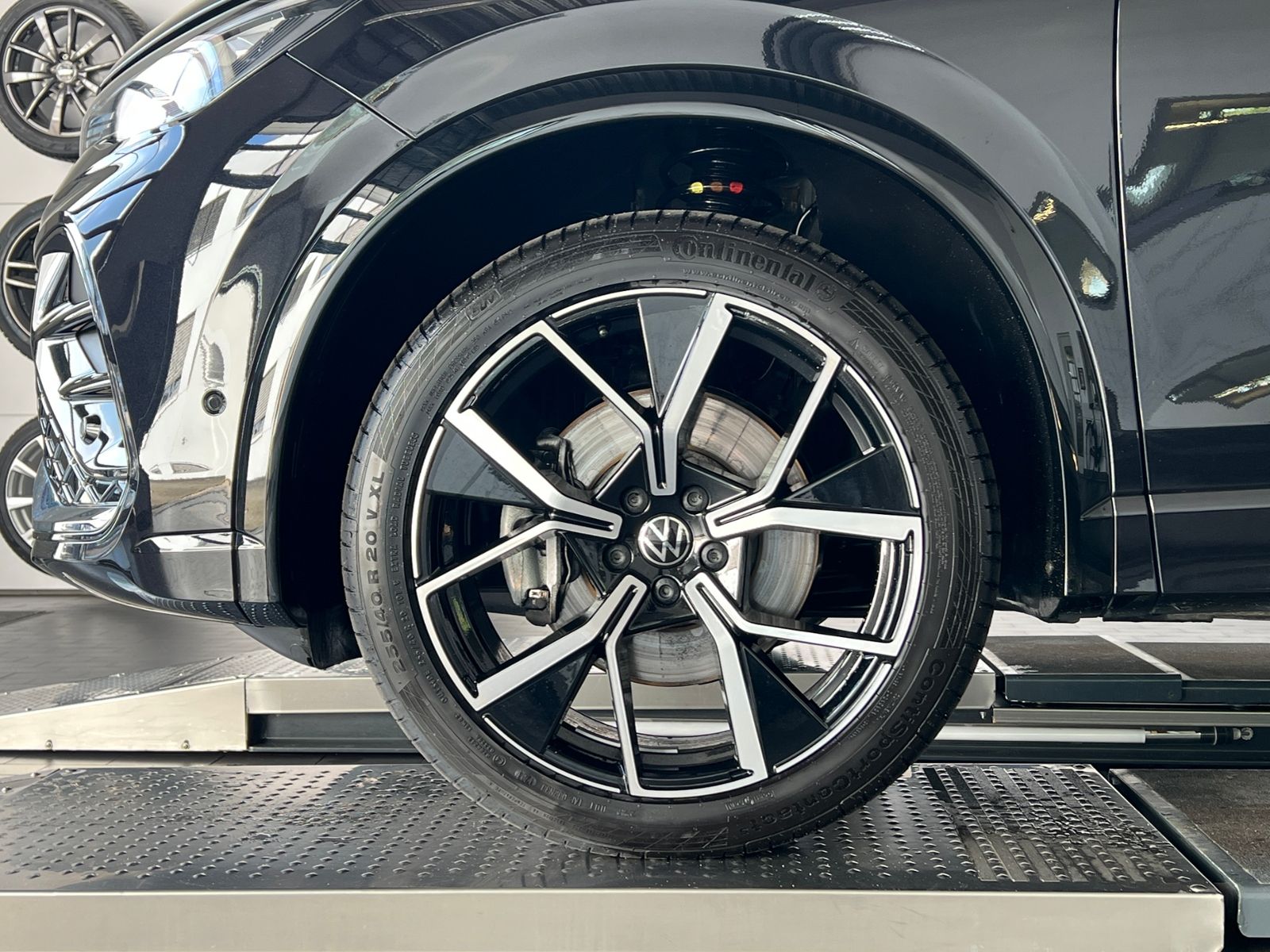 Fahrzeugabbildung Volkswagen Tiguan R-Line 2.0 TDI DSG 4MOTION *AHK, IQ.Light