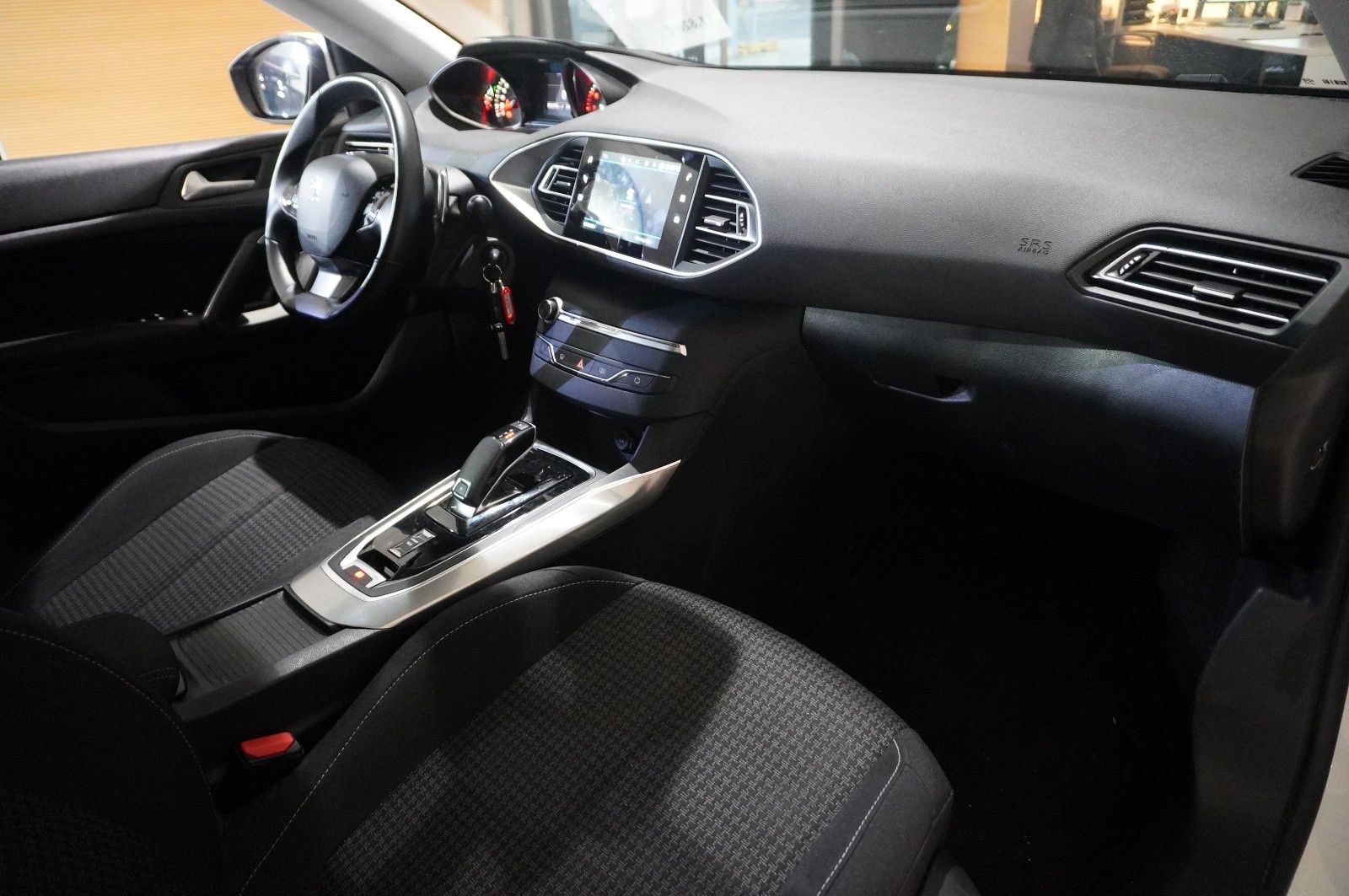 Fahrzeugabbildung Peugeot 308 LIM. 1.2T ACTICE PACK NAVI/LED/SPORT/NEBEL