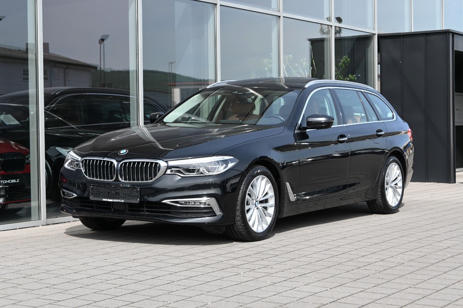 Fahrzeugabbildung BMW 530d xDr Touring Lux. °ACC°HUD°KOMFORTSITZE°PANO