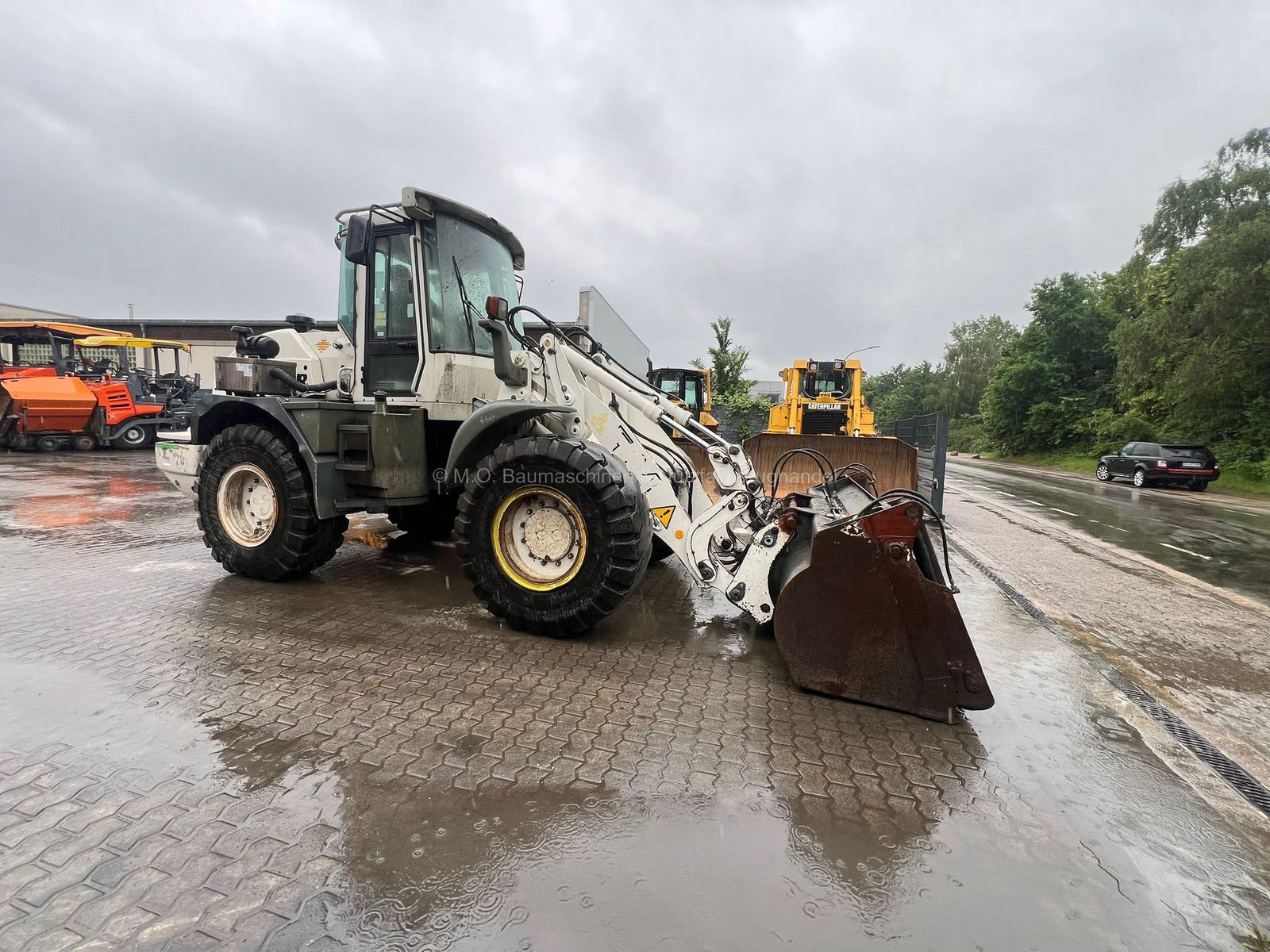 Fahrzeugabbildung Liebherr L 524 Radlader / AC / Klappschaufel