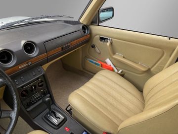 Mercedes-Benz W123 200 T*1.Hand*1.Lack*Kein Rost*Original*