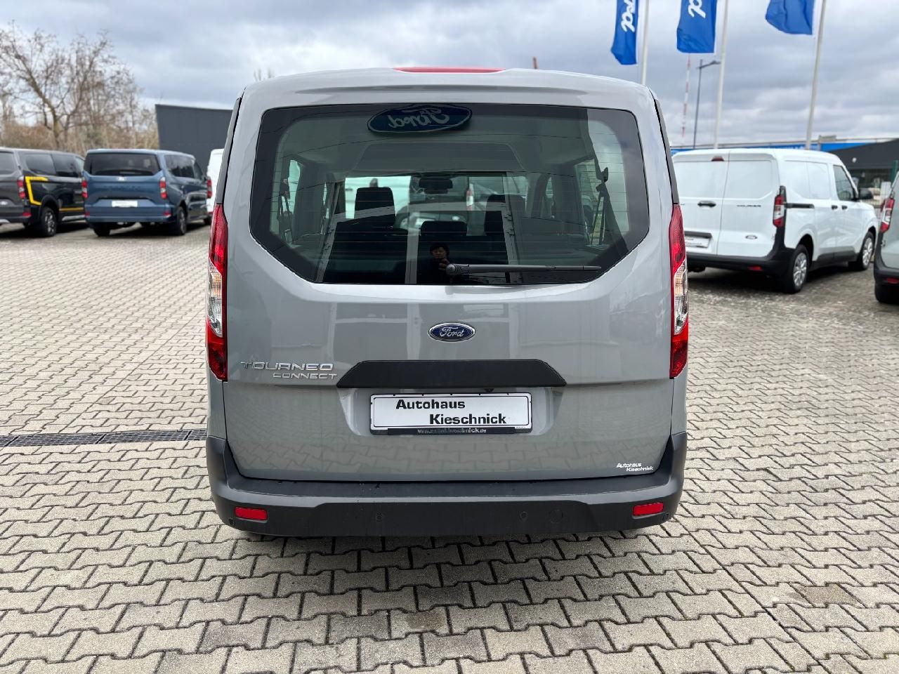 Fahrzeugabbildung Ford Tourneo Connect Kfz-St: 274€, 8566 BUT00172