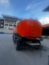 Schwarzmüller 3-Achser-Tankanhänger Isoliert - Tankanhänger