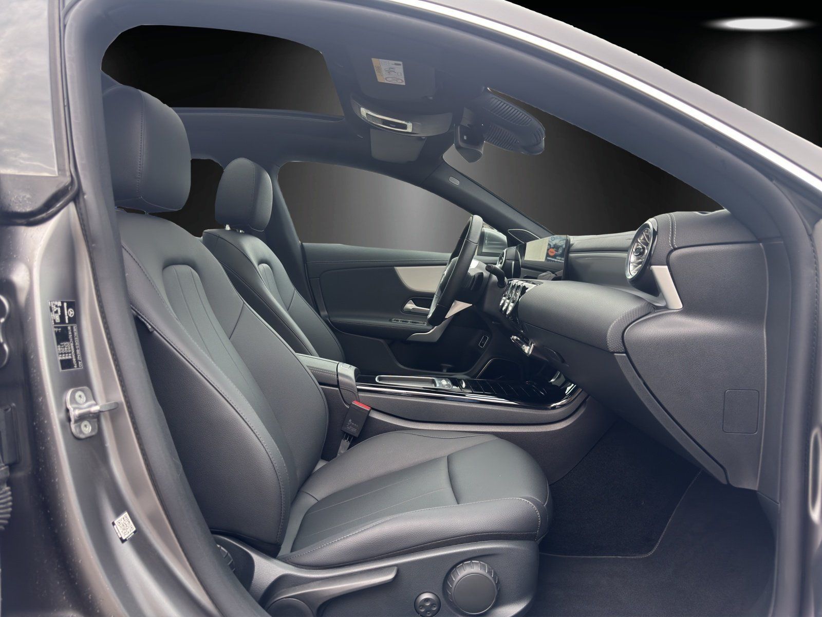 Fahrzeugabbildung Mercedes-Benz CLA200d Adv.Plus MAGNO Pano DISTRO Burme AHK DWA