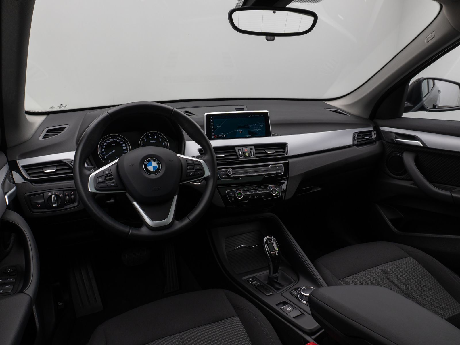 Fahrzeugabbildung BMW X1 sD18i Panorama DAB Navi Geschwindigkeitsreg