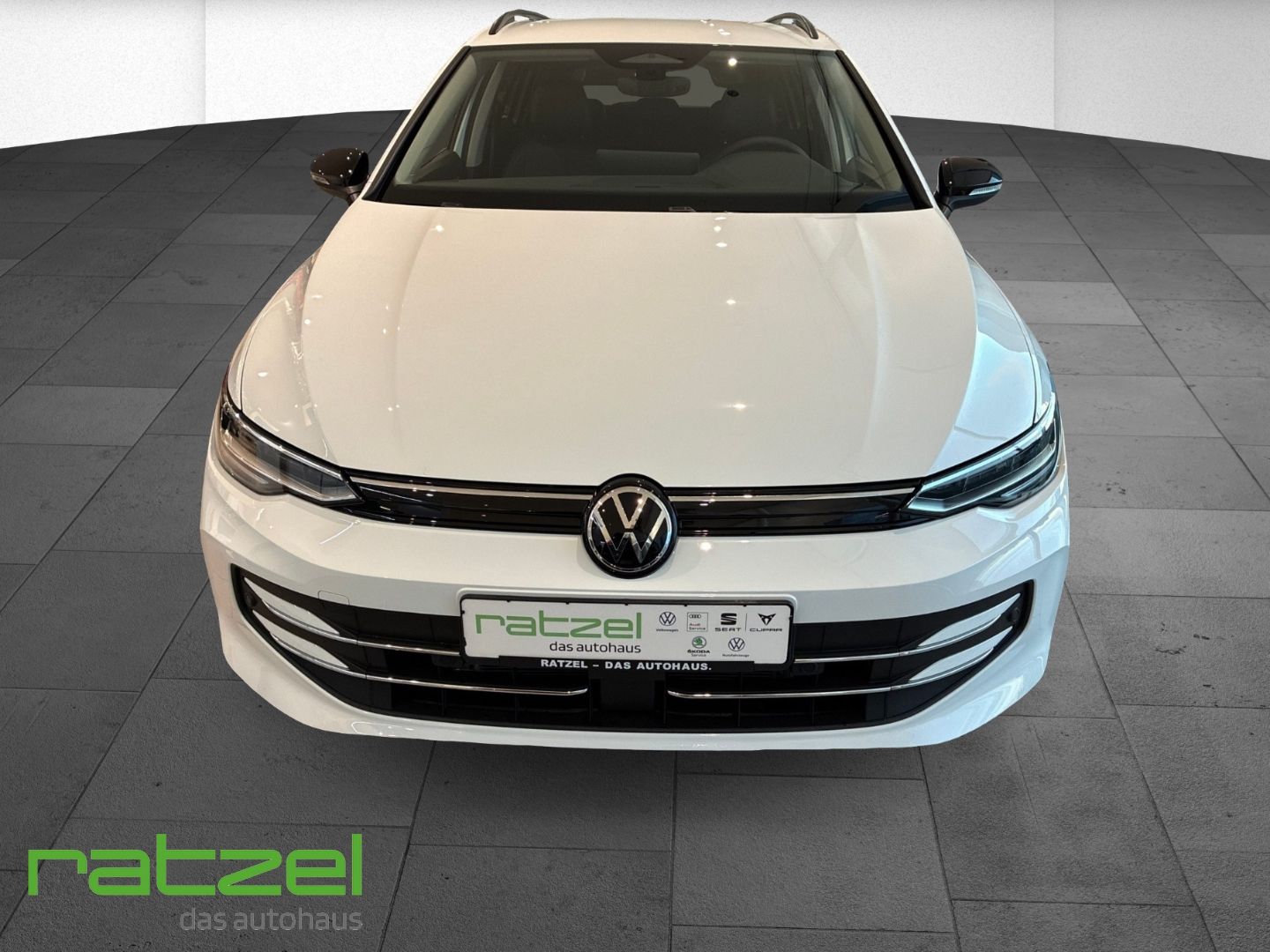 Fahrzeugabbildung Volkswagen Golf Variant ENERGY 1.5 eTSI DSG NAVI+AHK+LED