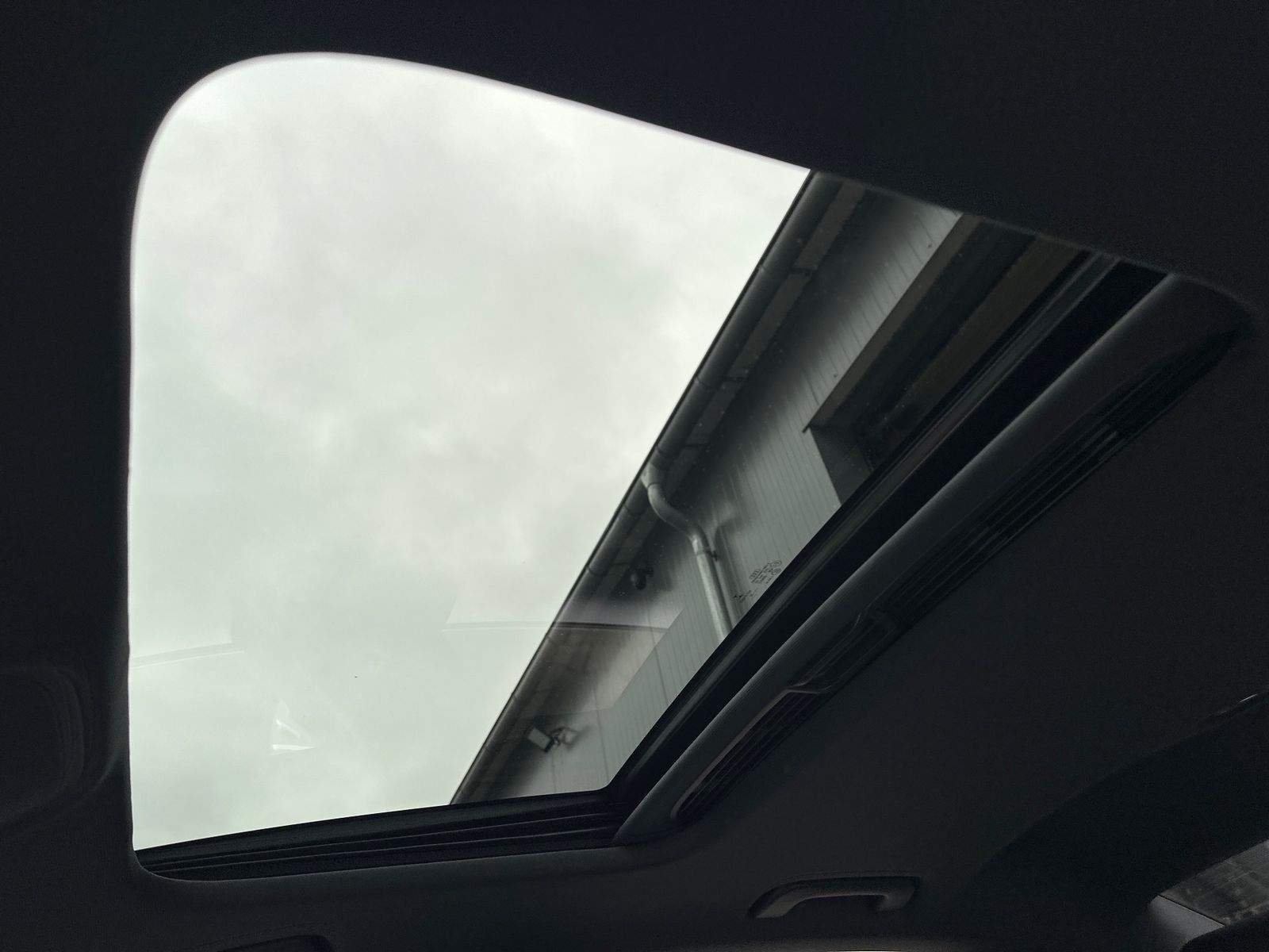 Fahrzeugabbildung Audi A4 40 TDI S-Line Black NAV+LED+PANO+AHK+KAM