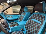 Rolls-Royce Black Badge/TV/Tiffany-black/4-Seat/Starlight - graue Rolls-Royce Cullinan