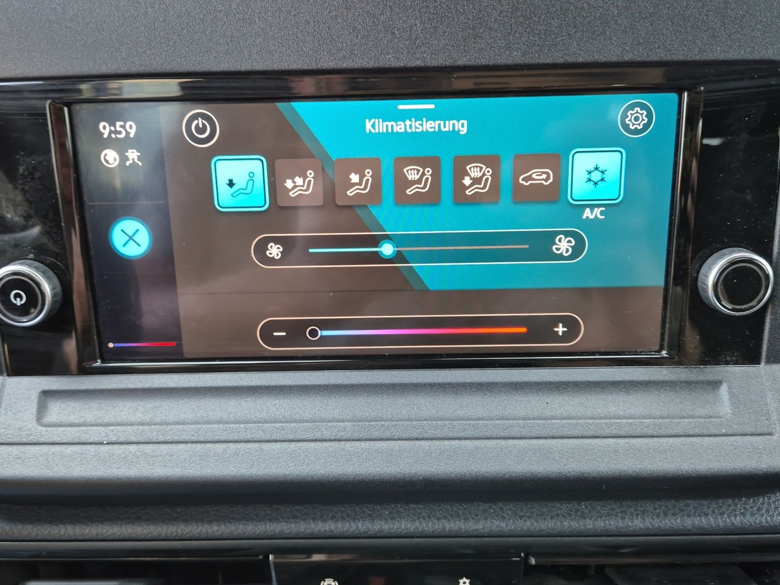 Fahrzeugabbildung Volkswagen Caddy Kombi TDI Maxi 4MOT AHZV LED AHK Klima GRA