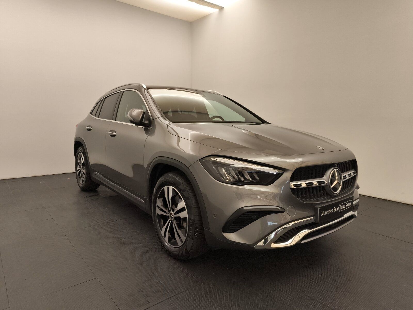 Mercedes-Benz GLA 200 Prog Distr Pano LED 360 AHK WinterP Spur imagem 3