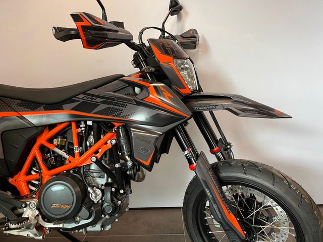 KTM 690 SMC-R "Black Mamba" - ktm-berlin.de