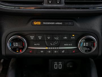 Ford Kuga 2.5 Plug-In Hybrid ST-Line Stauassistent